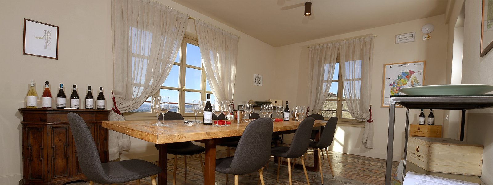 TASTING ROOM WITH A VIEW OF THE VINEYARDS